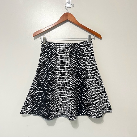 BCBG MaxAzria Peyton Black & White Graphic Print Flare Mini Skirt 60's Style Sm - Picture 4 of 11